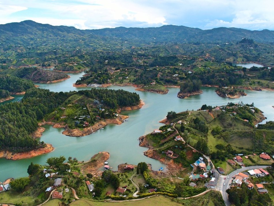 travelbeckons_guatape_lapiedra2