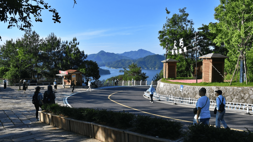 Tianyu Mountain views, Qian Dao Lake
